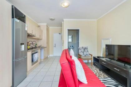 Bright Studio Apartment w Stunning Roof-Top pool - image 26