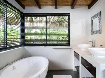 Shearwater Beach House - image 21