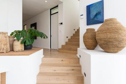 138 Kloof Road - stunning modern villa located in Bantry Bay - image 26