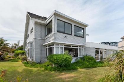 Seaside Family Haven - Stunning Table Mountain View - image 21
