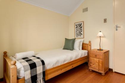 Seaside Family Haven - Stunning Table Mountain View - image 28