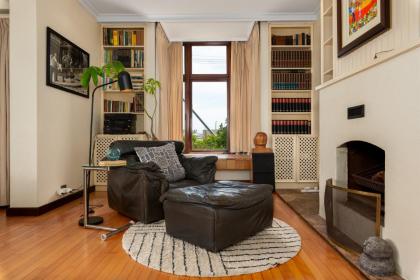 Seaside Family Haven - Stunning Table Mountain View - image 29