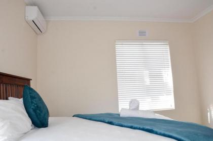 Immaculate 4 Bed House in Cape Town - image 22