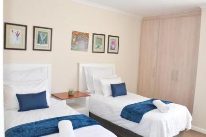 Immaculate 4 Bed House in Cape Town - image 23