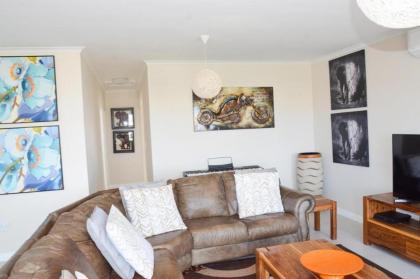 Immaculate 4 Bed House in Cape Town - image 24