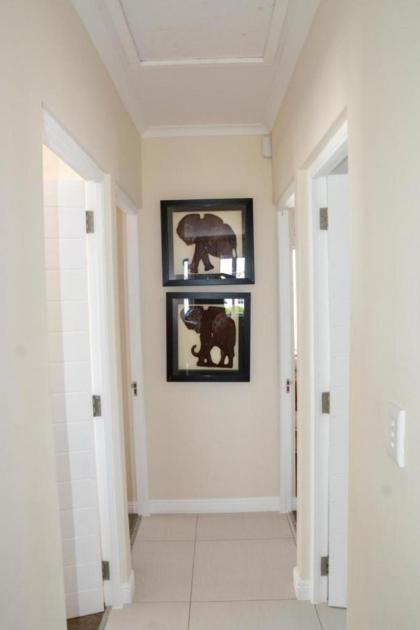 Immaculate 4 Bed House in Cape Town - image 27