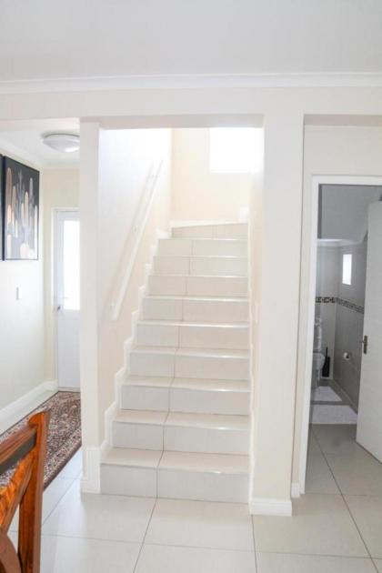 Immaculate 4 Bed House in Cape Town - image 28
