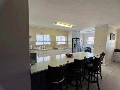 Immaculate 4 Bed House in Cape Town - image 30