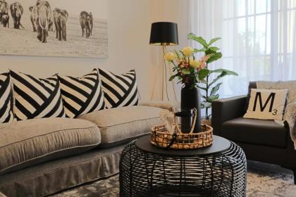 Melrose Apartment - image 25