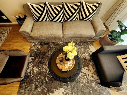 Melrose Apartment - image 28