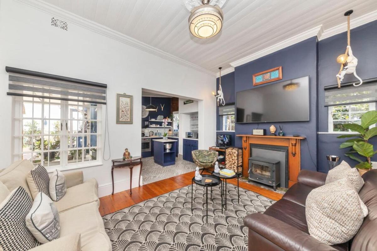 Vibrant 2BD Contemporary HomeObservatory! - main image