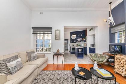 Vibrant 2BD Contemporary HomeObservatory! - image 12