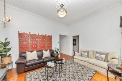 Vibrant 2BD Contemporary HomeObservatory! - image 13