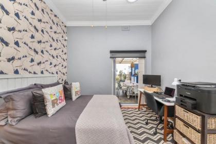 Vibrant 2BD Contemporary HomeObservatory! - image 20