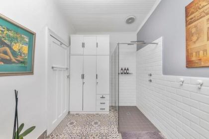 Vibrant 2BD Contemporary HomeObservatory! - image 23