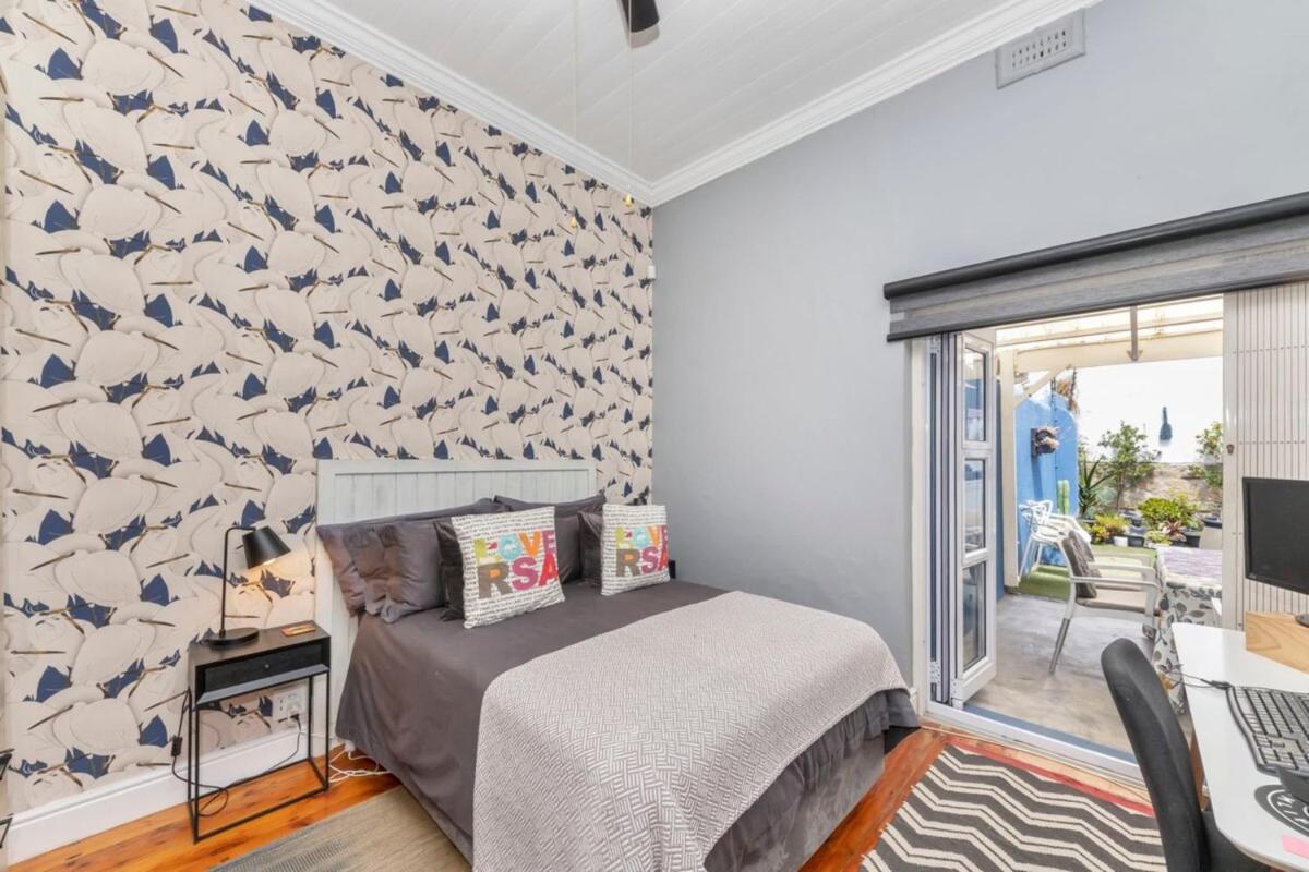 Vibrant 2BD Contemporary HomeObservatory! - image 3