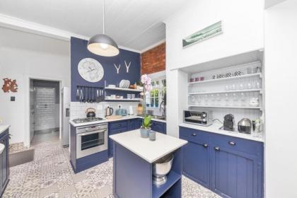 Vibrant 2BD Contemporary HomeObservatory! - image 6