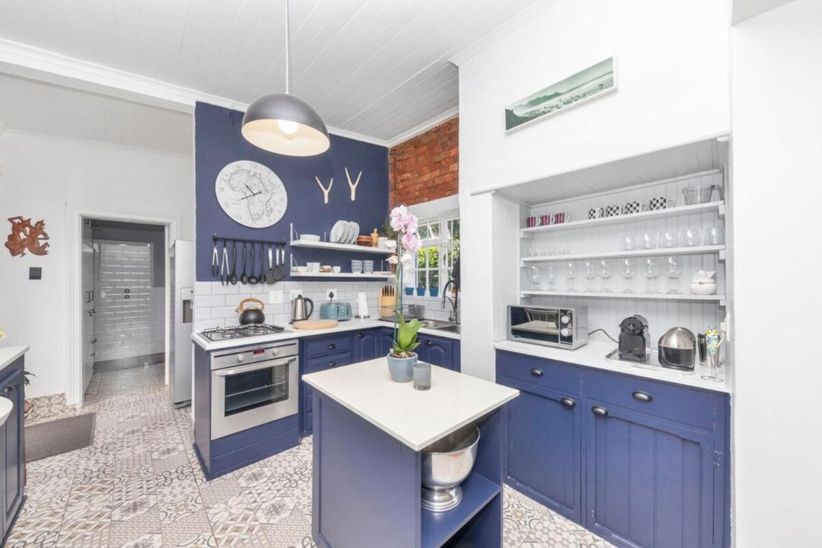 Vibrant 2BD Contemporary HomeObservatory! - image 6