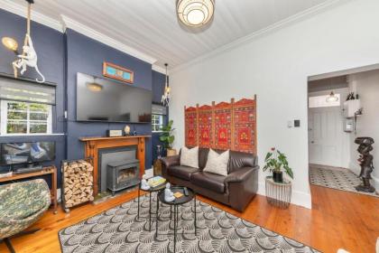 Vibrant 2BD Contemporary HomeObservatory! - image 7