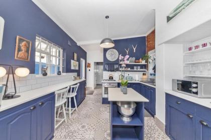 Vibrant 2BD Contemporary HomeObservatory! - image 9