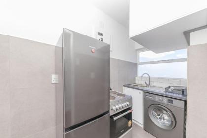 Spacious Studio Apartment with Balcony Wynberg! - image 13