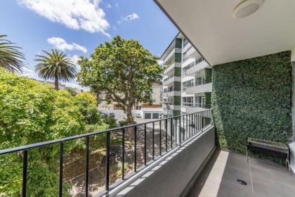 Spacious Studio Apartment with Balcony Wynberg! - image 21