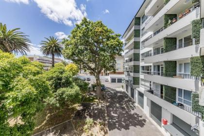 Spacious Studio Apartment with Balcony Wynberg! - image 23