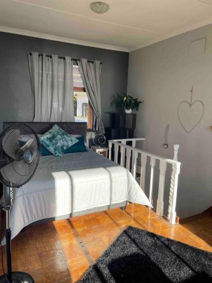 Lux Sea View Apartment Camps Bay - image 23