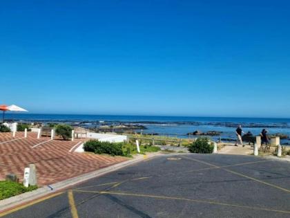 Sun Kiss Beach Cottage - image 7