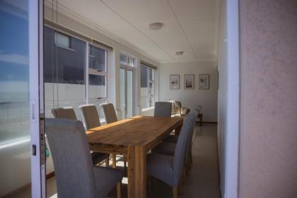 Beachside Cottage - image 25