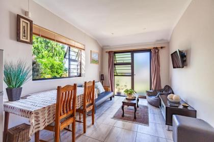 Modern Cozy Apartment Near Beach - image 17