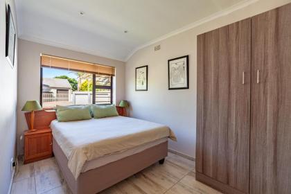 Modern Cozy Apartment Near Beach - image 18