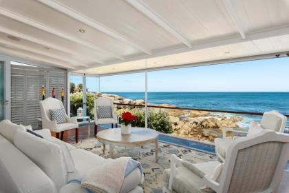 Sea Haven - Bakoven Beach Front Villa Cape Town