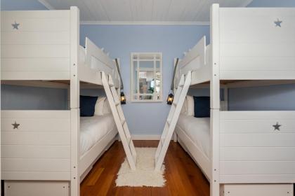 Sea Haven - Bakoven Beach Front Villa - image 21