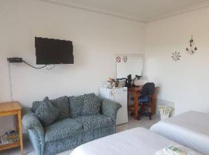Melkbosch Guesthouse - image 15