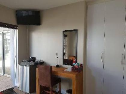 Melkbosch Guesthouse - image 3