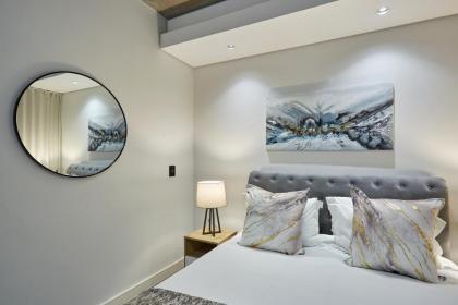 Elegant Signature Apartment - image 8