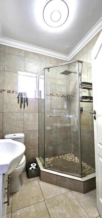 Spacious 2 bedroom Apartment - Harbour views - image 4